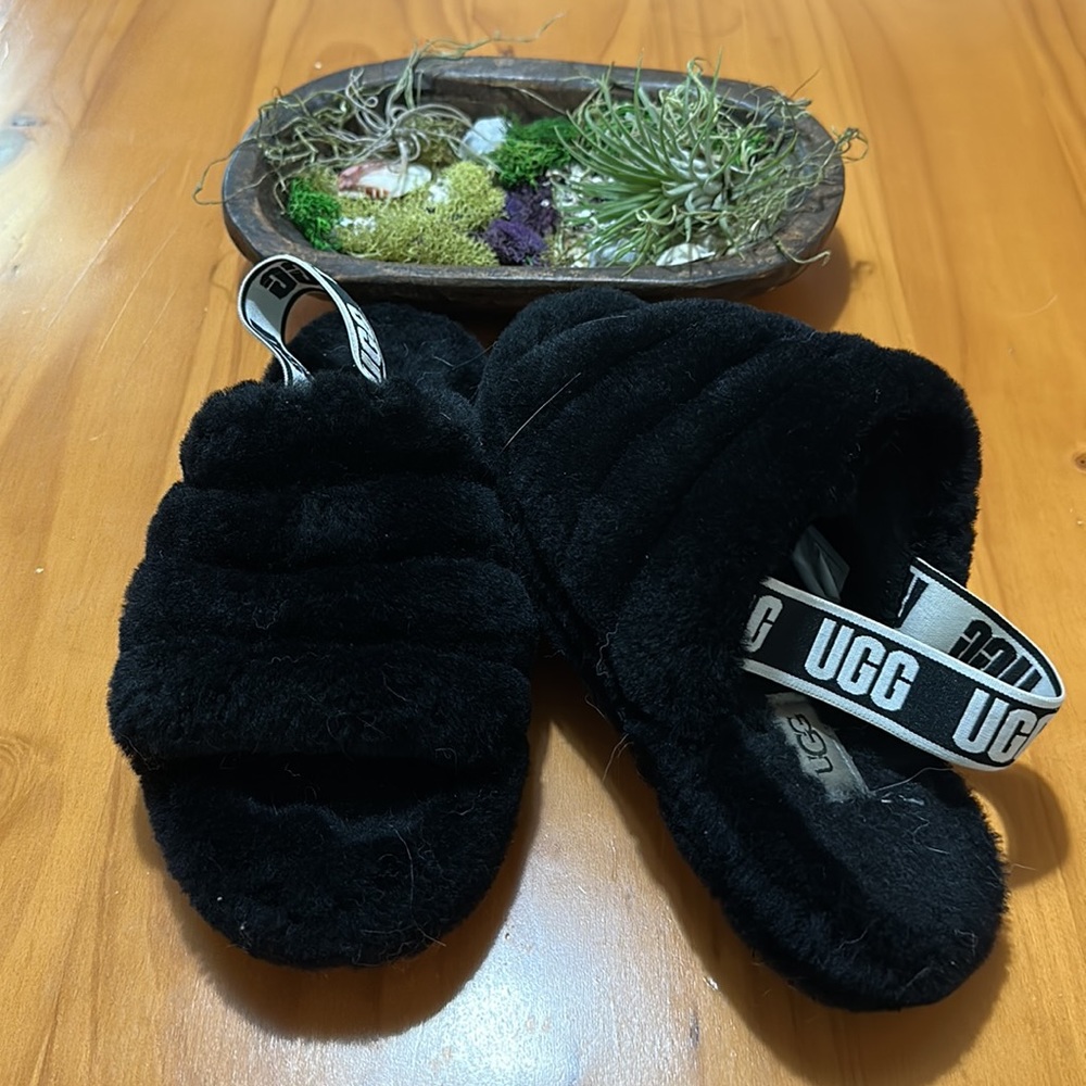 Authentic* UGGS SLIPPERS